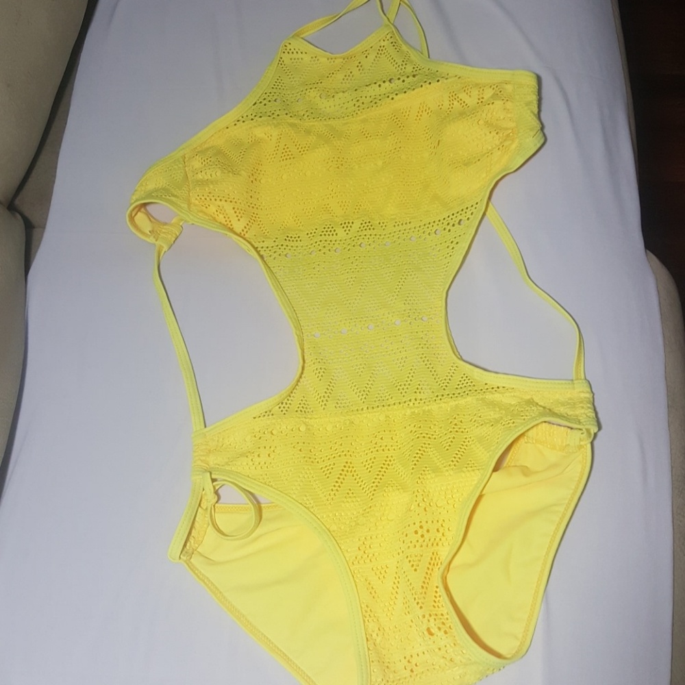 Swimsuit - Picture 2 of 3